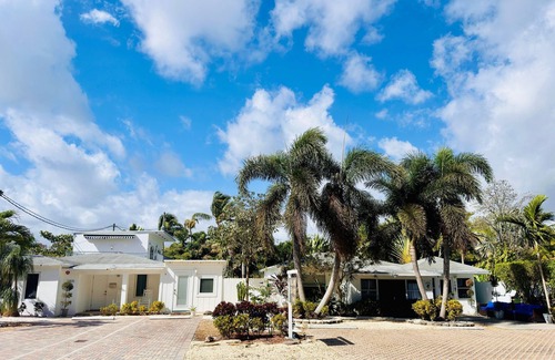 Wilton Manors Apartment | Islands Inn on the Drive - Panorama Suite - Queen Bed - A3