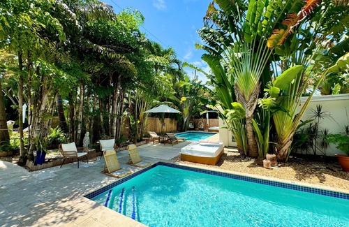 Wilton Manors Apartment | Islands Inn on the Drive - Reflection Room - Queen Bed - B3