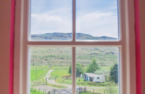 Glenhinnisdal Cottage | Isle of Skye - 3 bedroom 2 Bath room self-catering Cottage (11 miles to Portree)