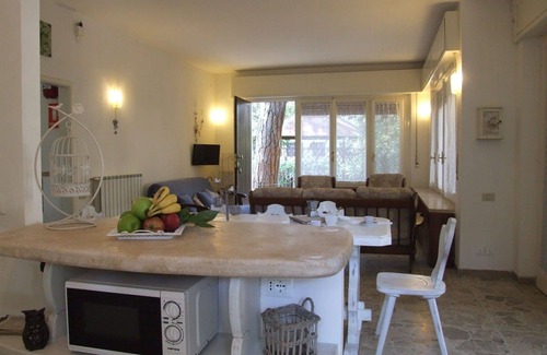 Marina di Castagneto Carducci Apartment | Beautiful apartment for 8 people with WIFI, TV, patio and parking