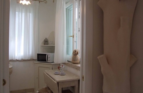 Marina di Castagneto Carducci Apartment | Apartment with a large terrace near the sea, in Marina di Castagneto.