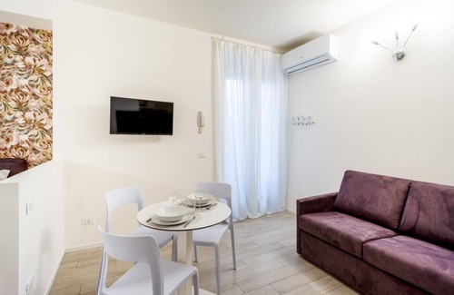 Magenta Apartment | Italianway - The B Village Business - 10