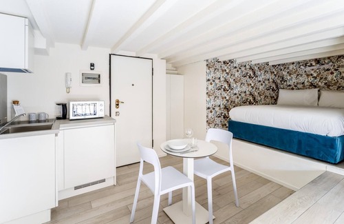 Magenta Apartment | Italianway - The B Village Standard - M5