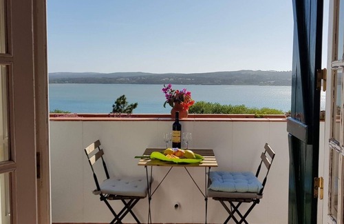 Foz do Arelho Cabin | ITS A Room IN A Shared House