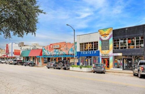 Houston Heights House | It’s Here-Heights Hideaway