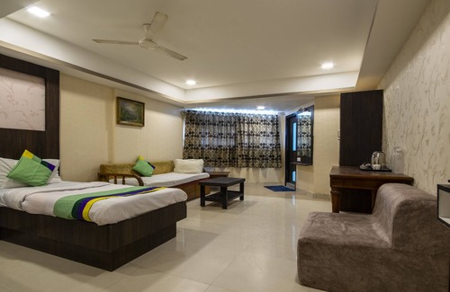 Thaltej Hotel | Itsy Hotels Shree Krishna Palace