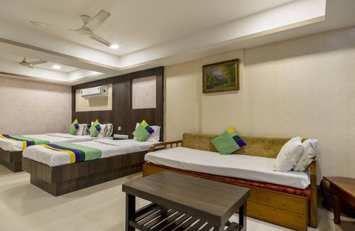 Thaltej Hotel | Itsy Hotels Shree Krishna Palace