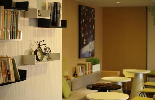 Minhang Hotel | IU Hotel Shanghai Dongchuan Road Metro Station