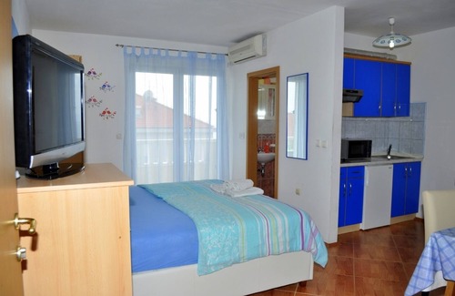 Zelenka Apartment | Ivi - big Parking and Courtyard - SA5