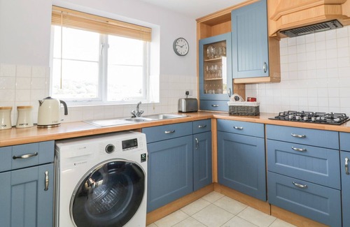 Rowhedge Cottage | IVY COTTAGE, pet friendly, country holiday cottage in Rowhedge