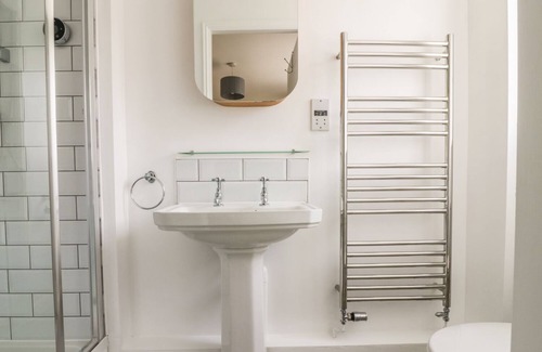 Rowhedge Cottage | IVY COTTAGE, pet friendly, country holiday cottage in Rowhedge