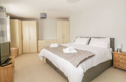 Rowhedge Cottage | IVY COTTAGE, pet friendly, country holiday cottage in Rowhedge