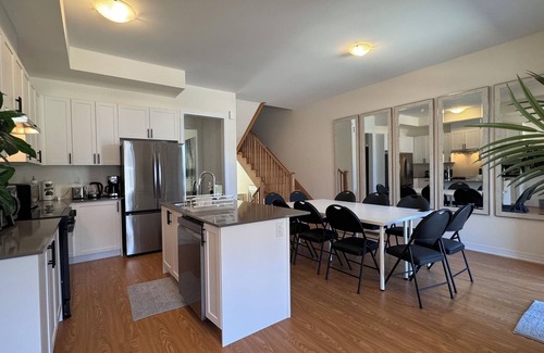 Richmond Hill House | Ivylea Beauty: Elegant Escape in a Tranquil Settingnn