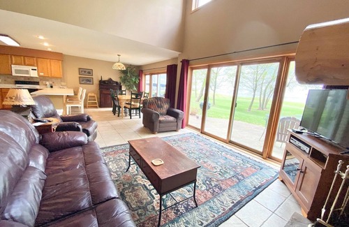 Onamia House | Izaty's Lake House Townhomes #413 on Lake Mille Lacs at Izaty's Resort look