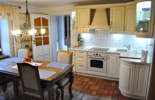 Zlocieniec Apartment | Izba Pod Kasztanem