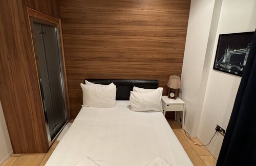 Bishopsgate House | Jacobson Suite at Room Home Stay