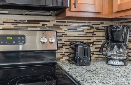 Northeast Orlando House | jacuzzi & games + close to dwtn, disney, & parks!