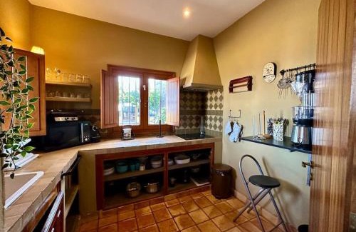 La Mancha House | Jacuzzi Oasis: Space & Comfort