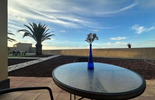La Mancha House | Jacuzzi Oasis: Space & Comfort