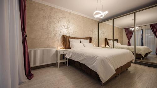 Tractorul Apartment | Jacuzzi Oasis Suite