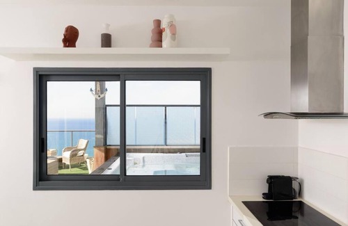 Netanya Apartment | Jacuzzi Penthouse with Sea View in Natanya