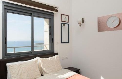 Netanya Apartment | Jacuzzi Penthouse with wide Sea View in Natanya