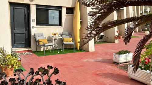 Nahariya Apartment | Jacuzzi, Pool & Sunset by the Sea