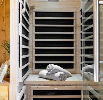 Les Muriers Apartment | Jacuzzi Sauna privatif - La Cabanette Spa