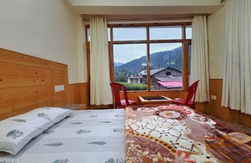 Manali Hotel | Jamming Tree