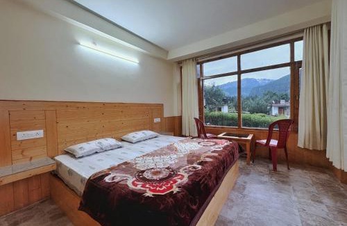 Manali Hotel | Jamming Tree