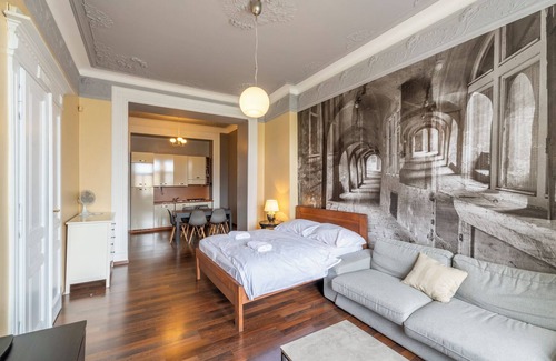 Smichov Apartment | Janáčkovo nábřeží - Riverside Residence