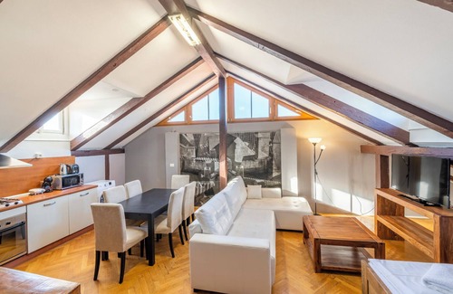 Smichov Apartment | Janáčkovo nábřeží - Riverside Residence