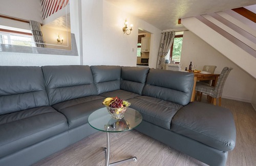 Thornhill Cottage | Jane Welsh Cottage Sleeps 4 in 2 bedrooms with own hot tub