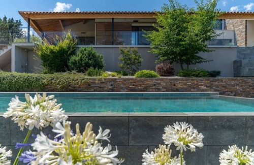 Saint-Gely-du-Fesc Villa | Japanese style villa on the hills of the village of Saint Gely du fesc