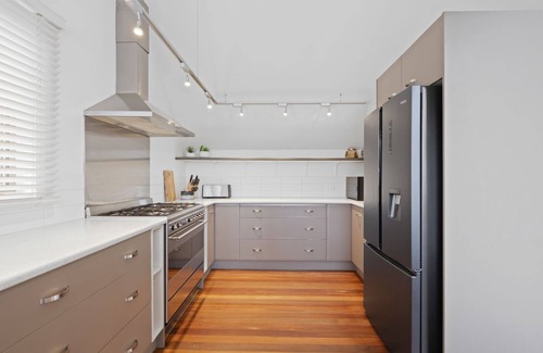 Merrijig House | Jarrah Lodge - Sleeps 10 - Merrijig