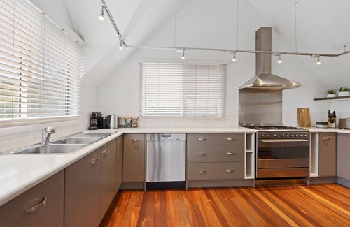Merrijig House | Jarrah Lodge - Sleeps 10 - Merrijig
