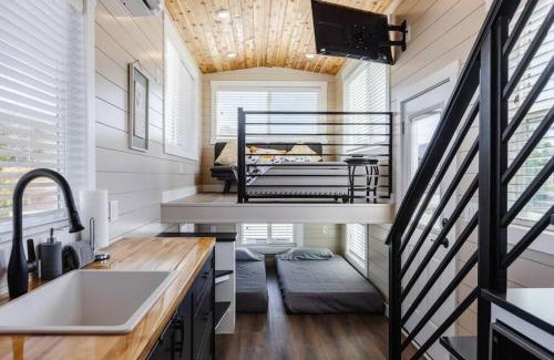 Apple Valley House | Jasper tiny home with private hottub