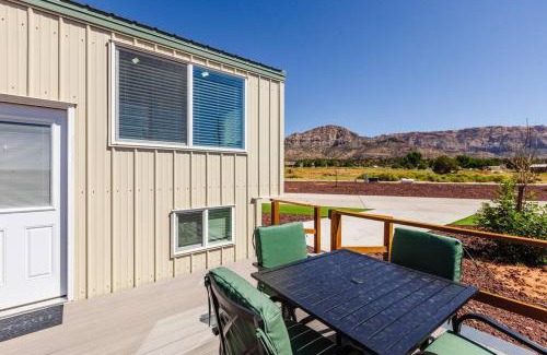 Apple Valley House | Jasper tiny home with private hottub