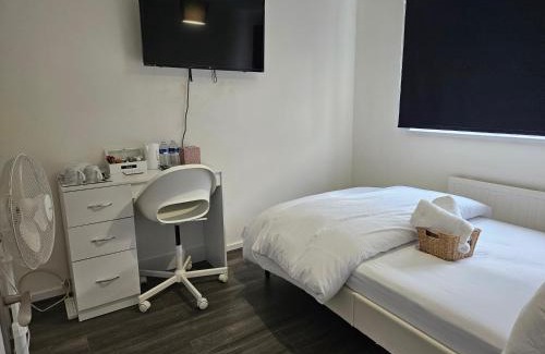 Vange House | Jays-Rooms