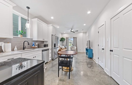 Lafayette House | Jazz House/King Bed/Cozy and Clean/Instant Book