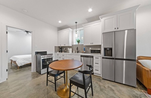 Lafayette House | Jazz House/King Bed/Cozy and Clean/Instant Book