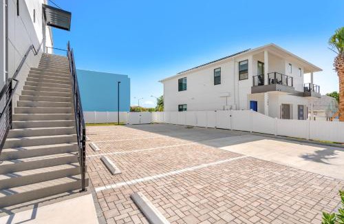 Cocoa Beach Apartment | Jeannie's Sunrise Suite - Luxury 2BR Across from Beach - Balcony - Rocket Views