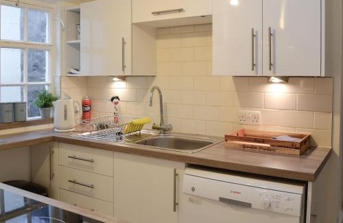 Cullen House | Jebel
