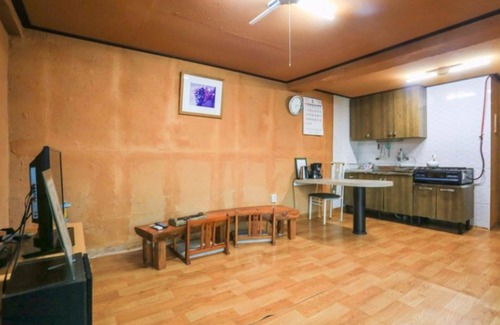 Jecheon House | Jecheon Noksuwa Cheongsanuijip Pension