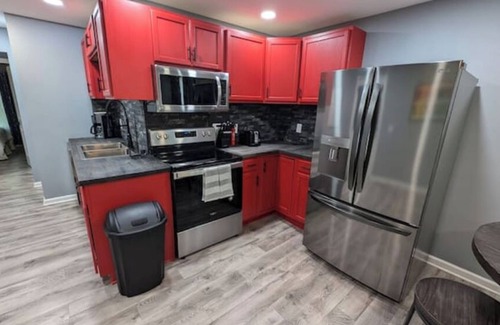 Jeffersonville House | Jeffersonville Oasis, Pet Friendly, Free Parking!nn
