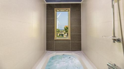 Hallim House | Jeju BasaFan Spa Pension