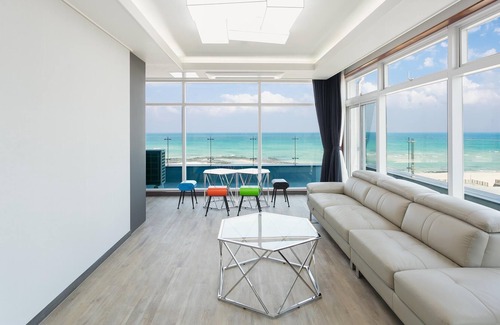Aewol House | Jeju Kwakjigillgaon Pension