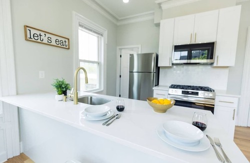 Federal Hill Apartment | Jennifer's Spa-Like Modern & Chic Broadway Retreat