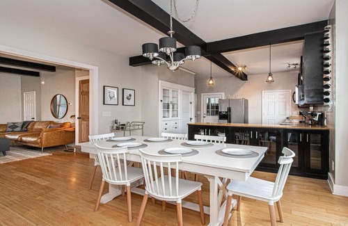 Knoxville House | Jennings · Downtown Knox! Walk to Food & Drinks + Fire Pit
