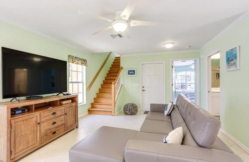 Nettles Island House | Jensen Beach Home with BBQ Grill Walk to Beach!